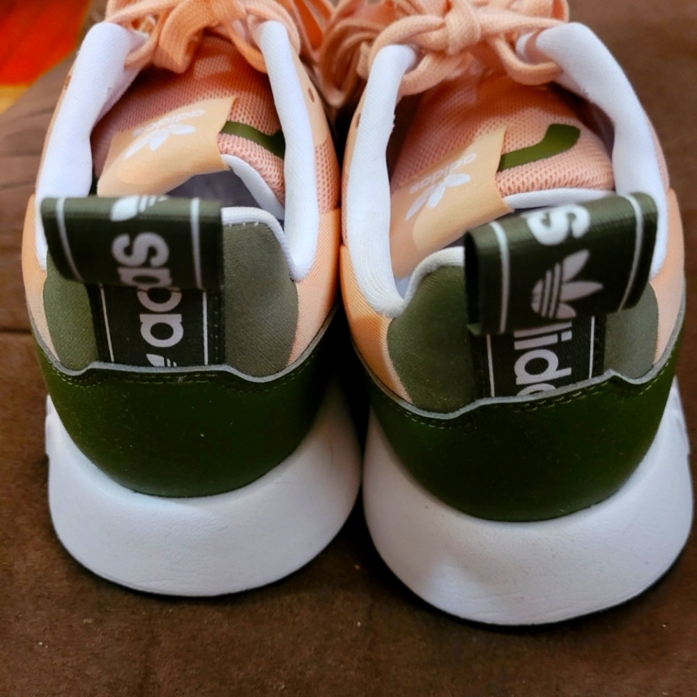 Addias Sneakers